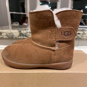 Ugh toddler boots size 7
